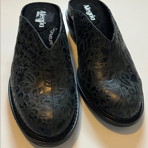 Alegria Women’s Black Embossed Michy Mule- Heel Clog - Picture 6 of 8